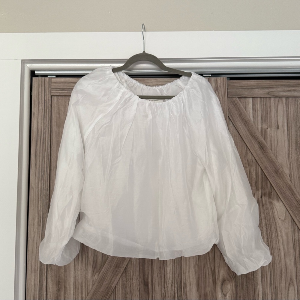 Banana republic NWOT white bubble blouse